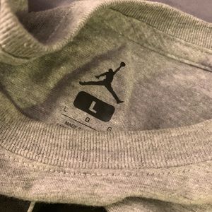 Jordan Shirts - Jordans T-shirt (size large) newđź‘€ Jordan Shirts - Jordans T-shirt (size large) newđź‘€